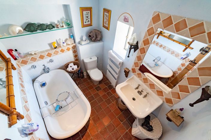 Image No.10-3 Bed House for sale