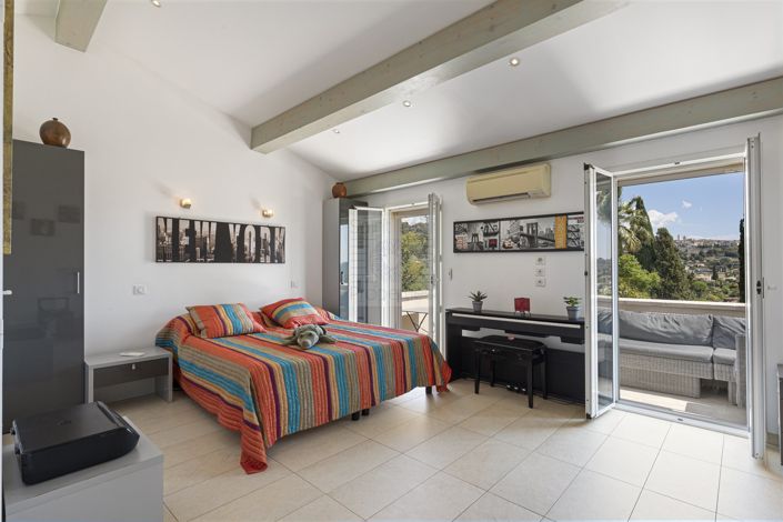 Image No.10-3 Bed House for sale