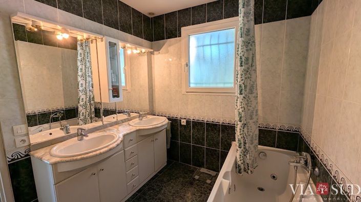 Image No.11-3 Bed House for sale