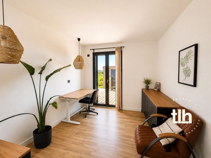 Image No.11-3 Bed House for sale