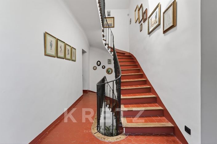 Image No.21-8 Bed House for sale
