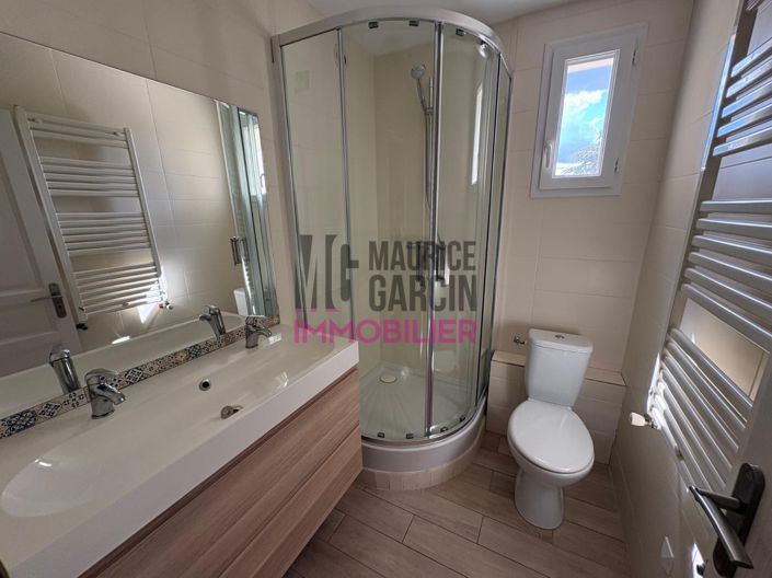 Image No.10-3 Bed House for sale