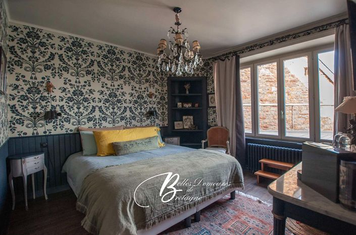 Image No.8-5 Bed House for sale