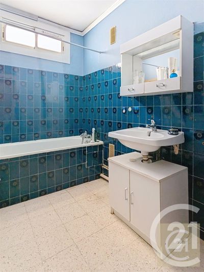 Image No.10-3 Bed House for sale