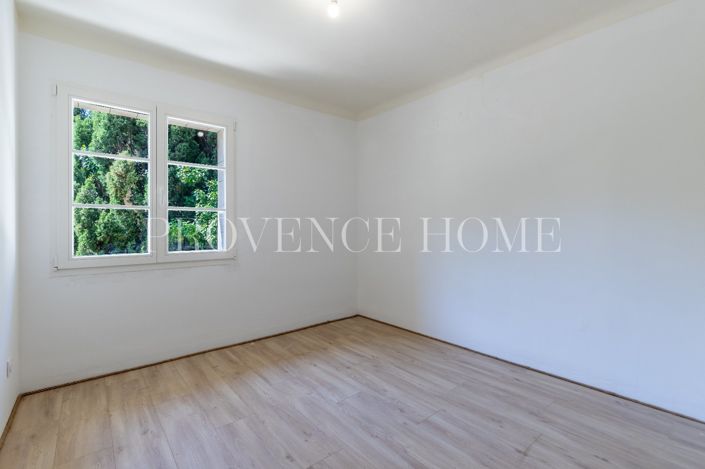 Image No.19-5 Bed House for sale