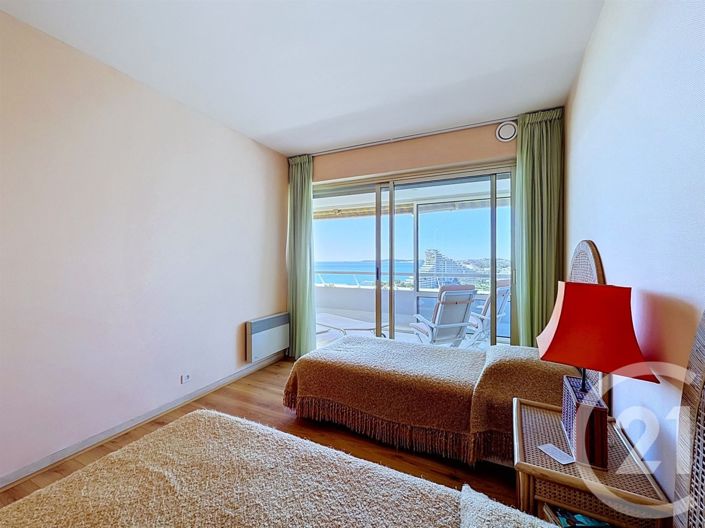 Image No.18-3 Bed Apartment for sale