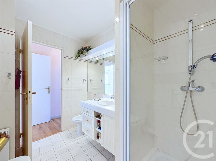 Image No.19-3 Bed Apartment for sale