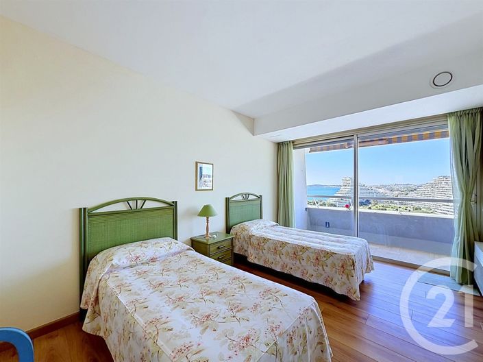 Image No.20-3 Bed Apartment for sale