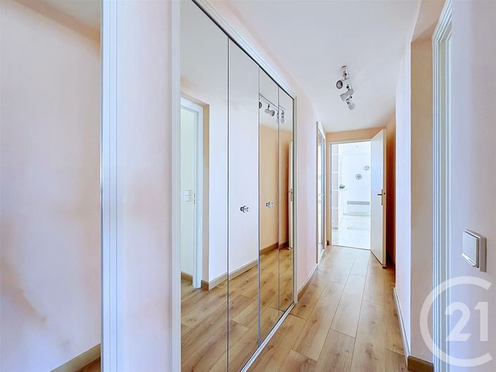 Image No.21-3 Bed Apartment for sale