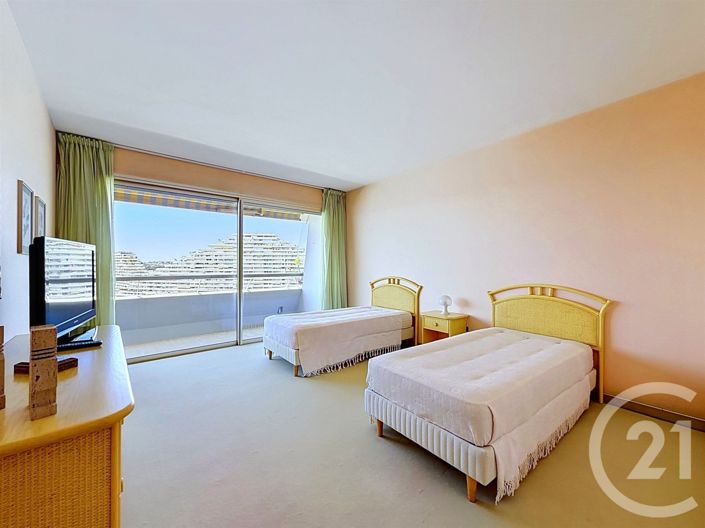 Image No.23-3 Bed Apartment for sale