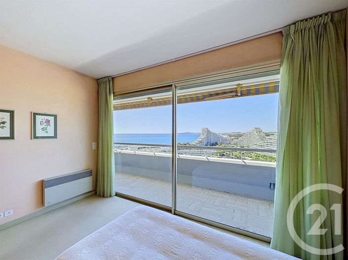 Image No.25-3 Bed Apartment for sale