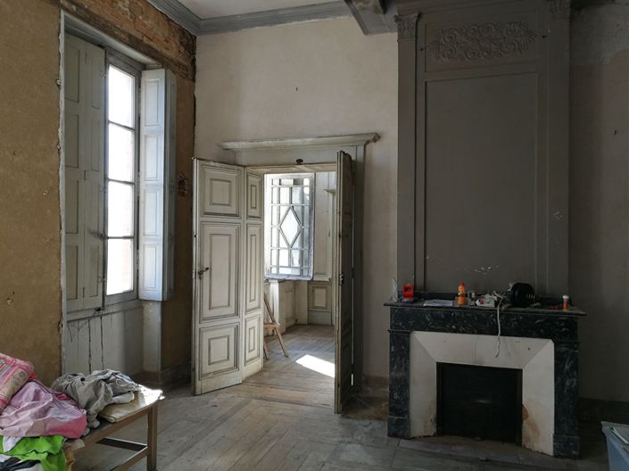 Image No.10-6 Bed Property for sale