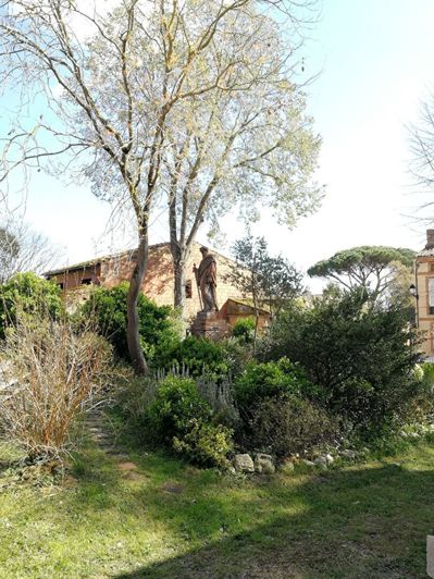 Image No.9-6 Bed Property for sale