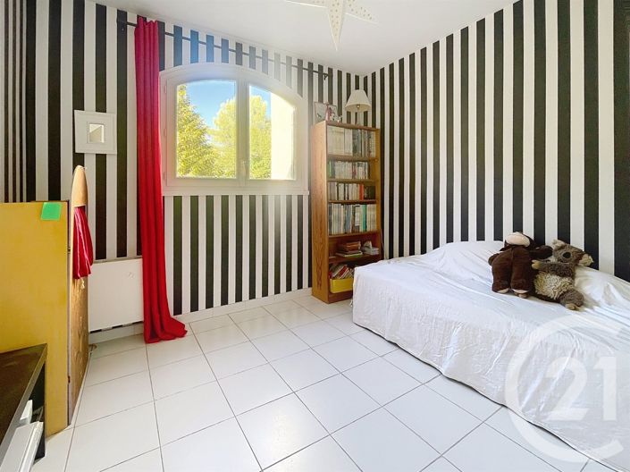 Image No.11-3 Bed House for sale