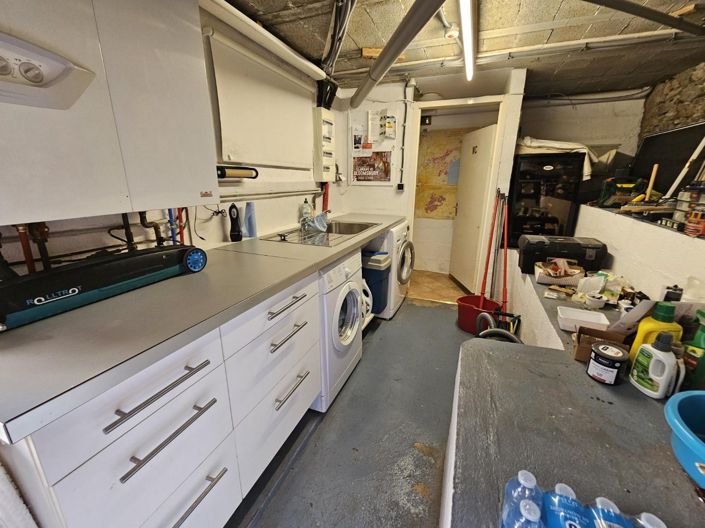 Image No.17-3 Bed House for sale