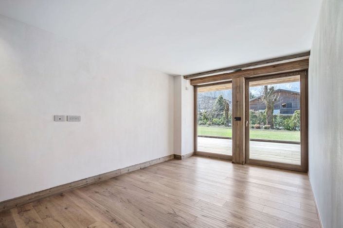 Image No.9-5 Bed House for sale
