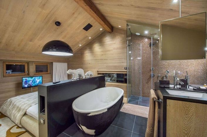 Image No.8-5 Bed House for sale