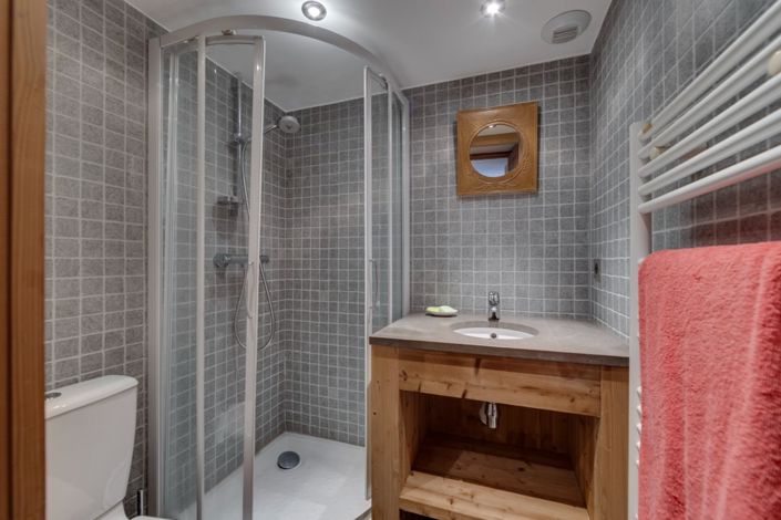 Image No.4-6 Bed House for sale