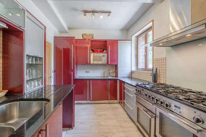 Image No.6-5 Bed House for sale