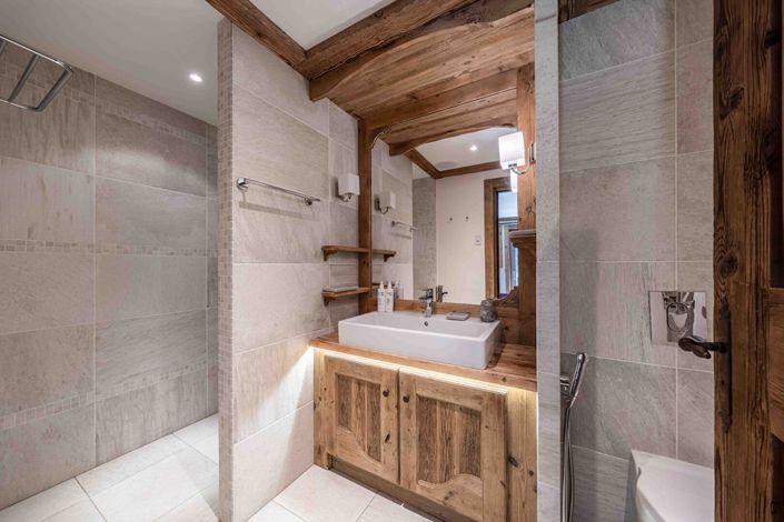 Image No.8-6 Bed House for sale