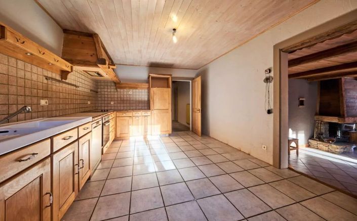 Image No.7-5 Bed House for sale