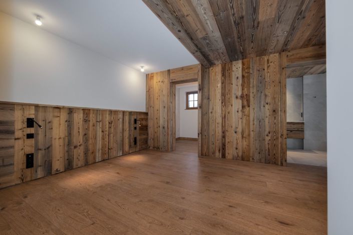 Image No.17-6 Bed House for sale