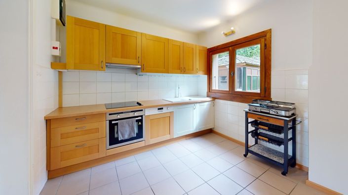 Image No.5-6 Bed House for sale