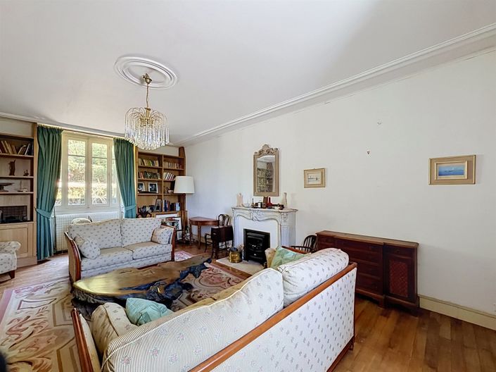 Image No.5-6 Bed House for sale