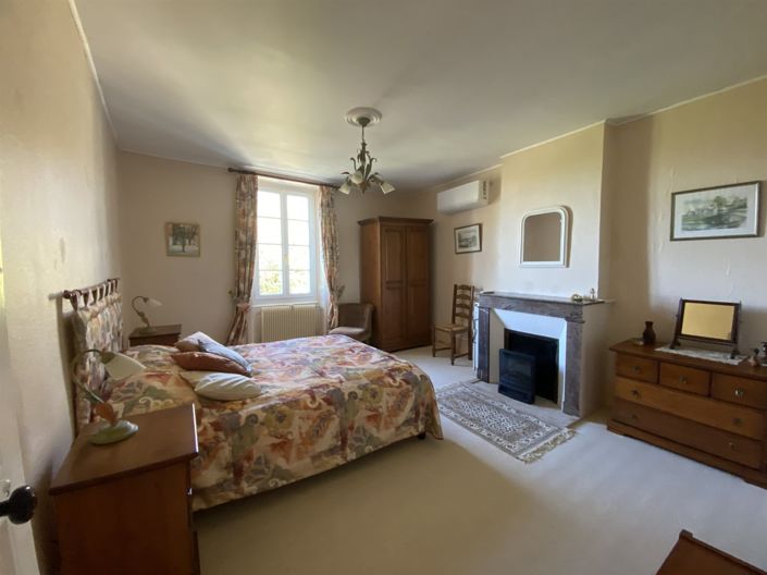Image No.6-6 Bed House for sale