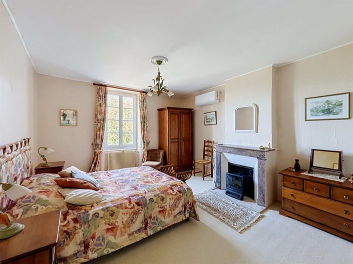 Image No.9-6 Bed House for sale