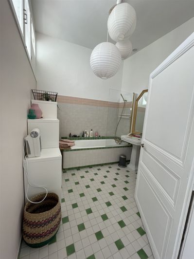 Image No.8-7 Bed House for sale