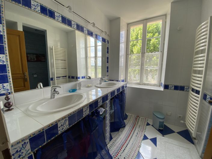 Image No.8-5 Bed House for sale