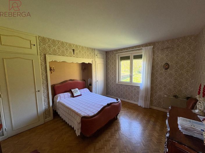 Image No.11-3 Bed House for sale