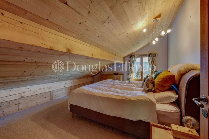 Image No.10-3 Bed House for sale