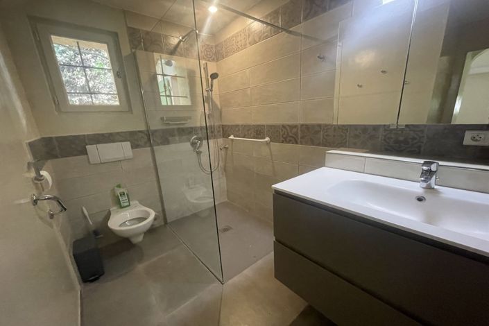 Image No.16-4 Bed House for sale