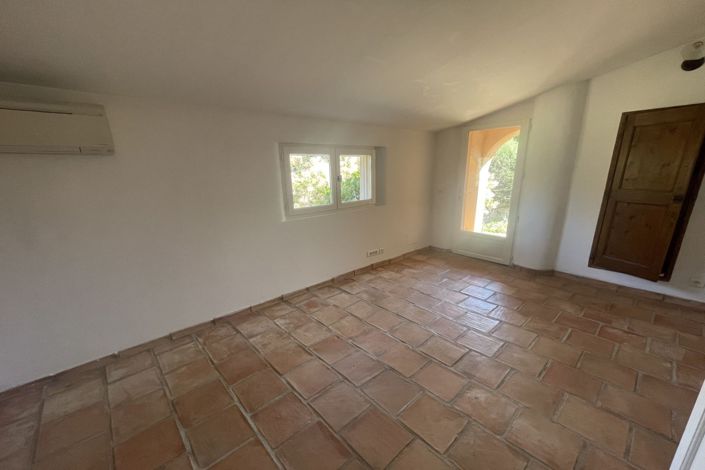 Image No.19-4 Bed House for sale