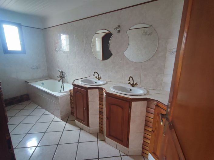 Image No.10-5 Bed House for sale