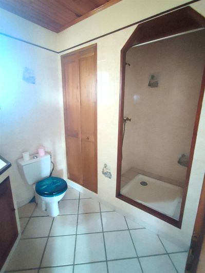 Image No.36-5 Bed House for sale