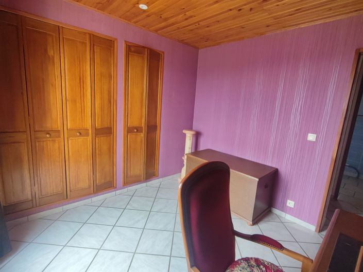 Image No.8-5 Bed House for sale