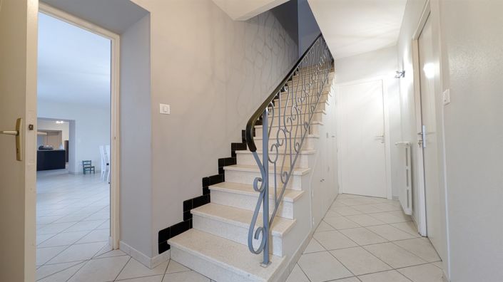 Image No.3-4 Bed House for sale