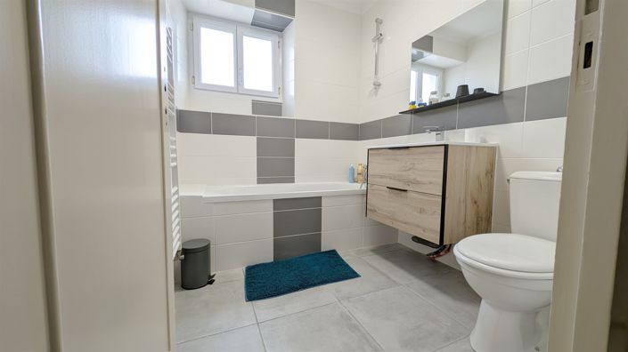 Image No.6-4 Bed House for sale