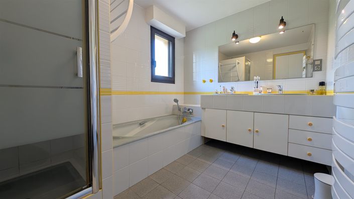 Image No.10-3 Bed House for sale