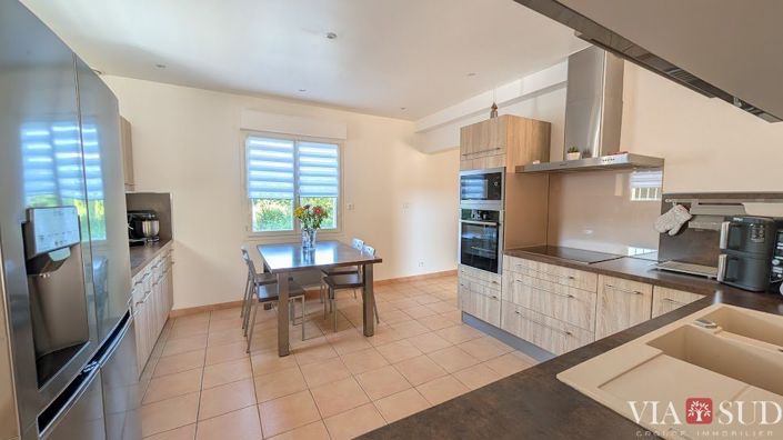 Image No.6-5 Bed House for sale