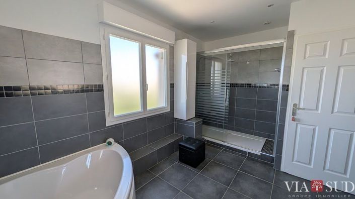 Image No.9-5 Bed House for sale