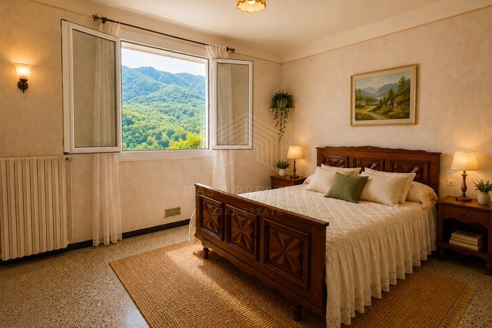 Image No.8-5 Bed House for sale