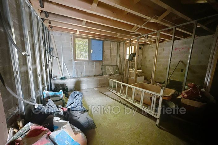 Image No.8-3 Bed House for sale