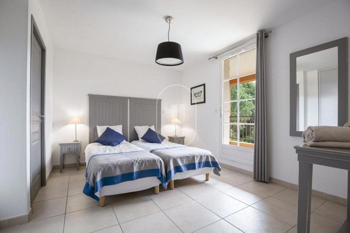 Image No.10-4 Bed House for sale