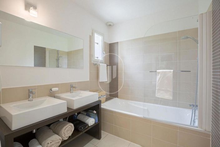Image No.13-4 Bed House for sale