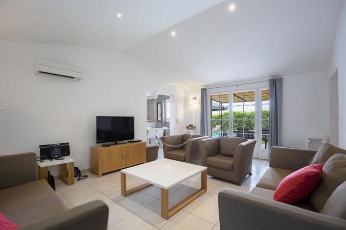 Image No.8-4 Bed House for sale