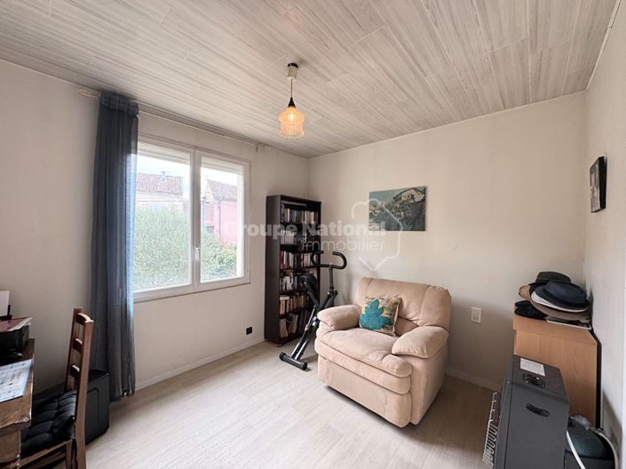 Image No.6-5 Bed House for sale